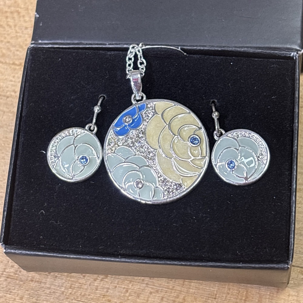 Signed NRT Silver Tone Enamel Floral Necklace Earrings Set w/ Box Rhinestone